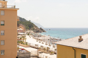 Deiva Marina Sea View Flat with Garage